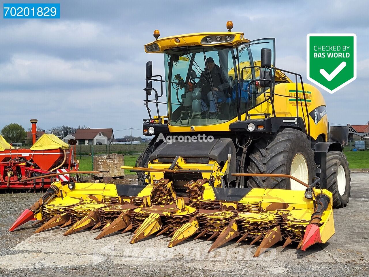 New Holland FR9050 4X4 corn harvester