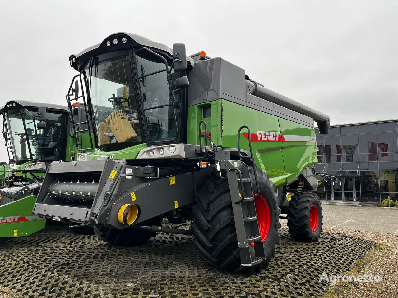 new Fendt 6275L  grain harvester