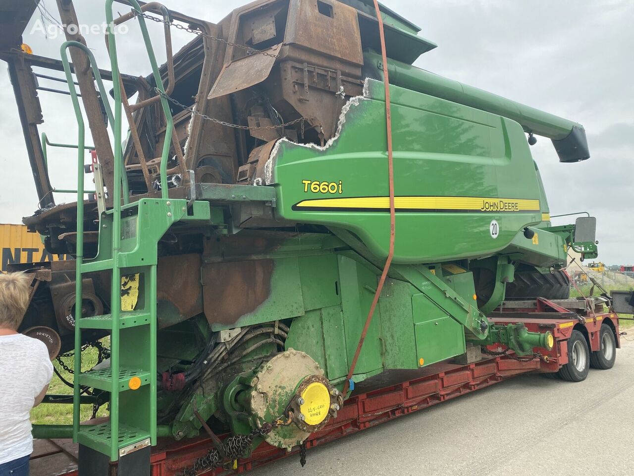 John Deere T660 grain harvester for parts