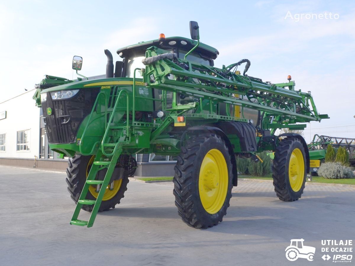 John Deere R4038 self-propelled sprayer