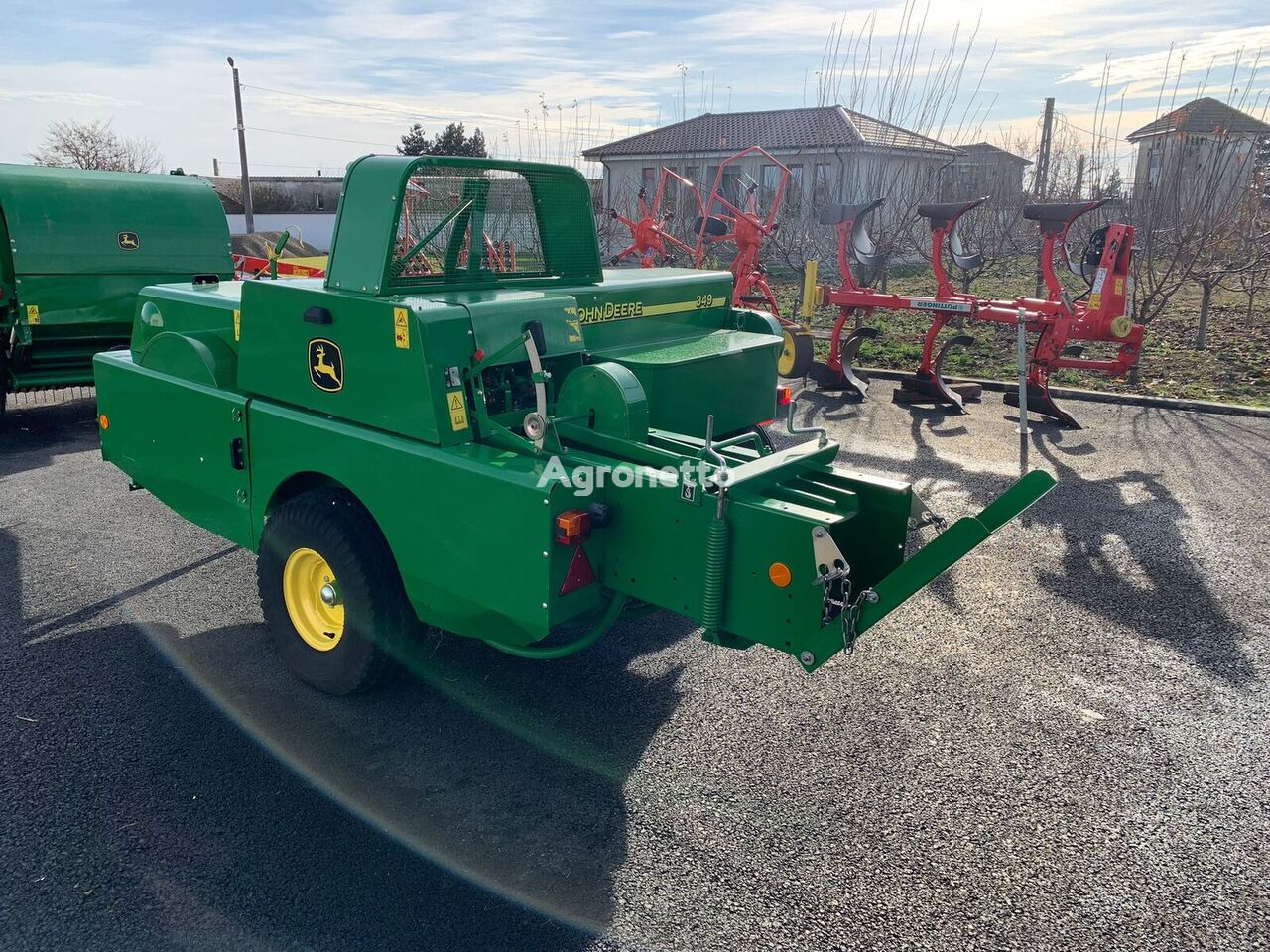 John Deere 349 square baler