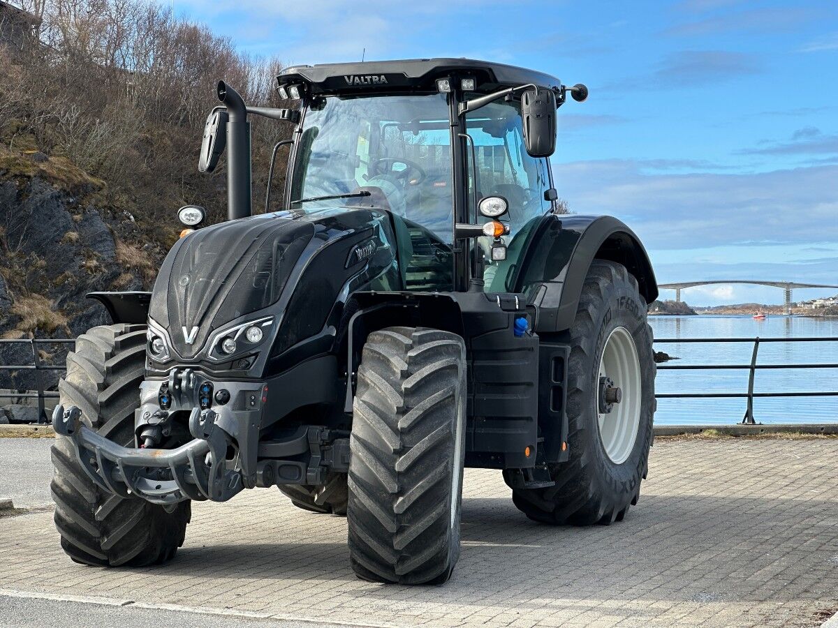 Valtra s294 wheel tractor